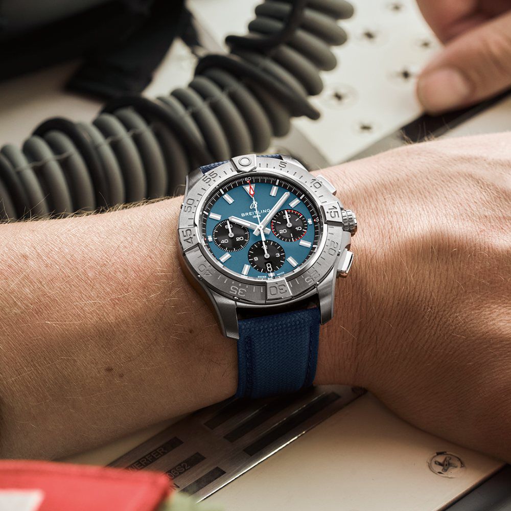 Breitling Avenger B01 Chronograph 44mm Blue Dial & Blue Leather Strap Watch image number 3