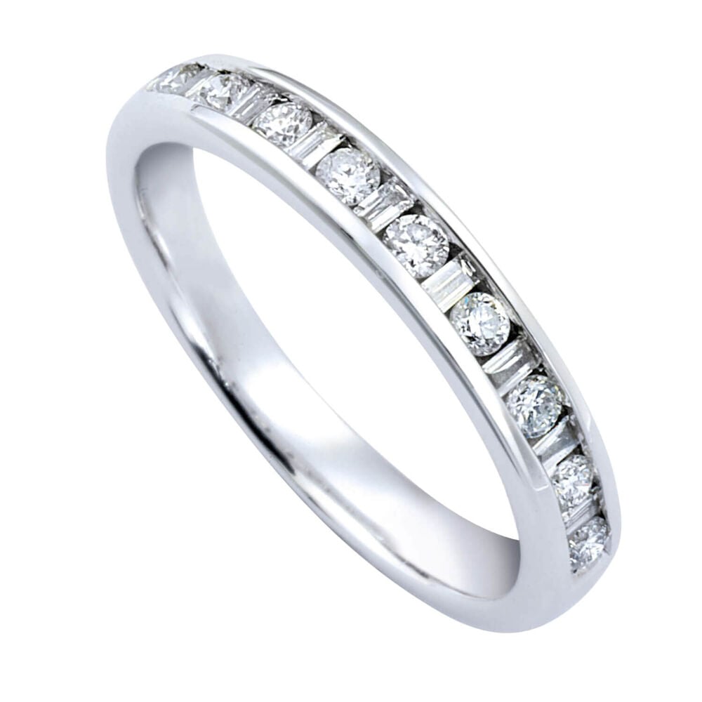 18ct white gold 0.25 carat round brilliant and baguette diamond ring