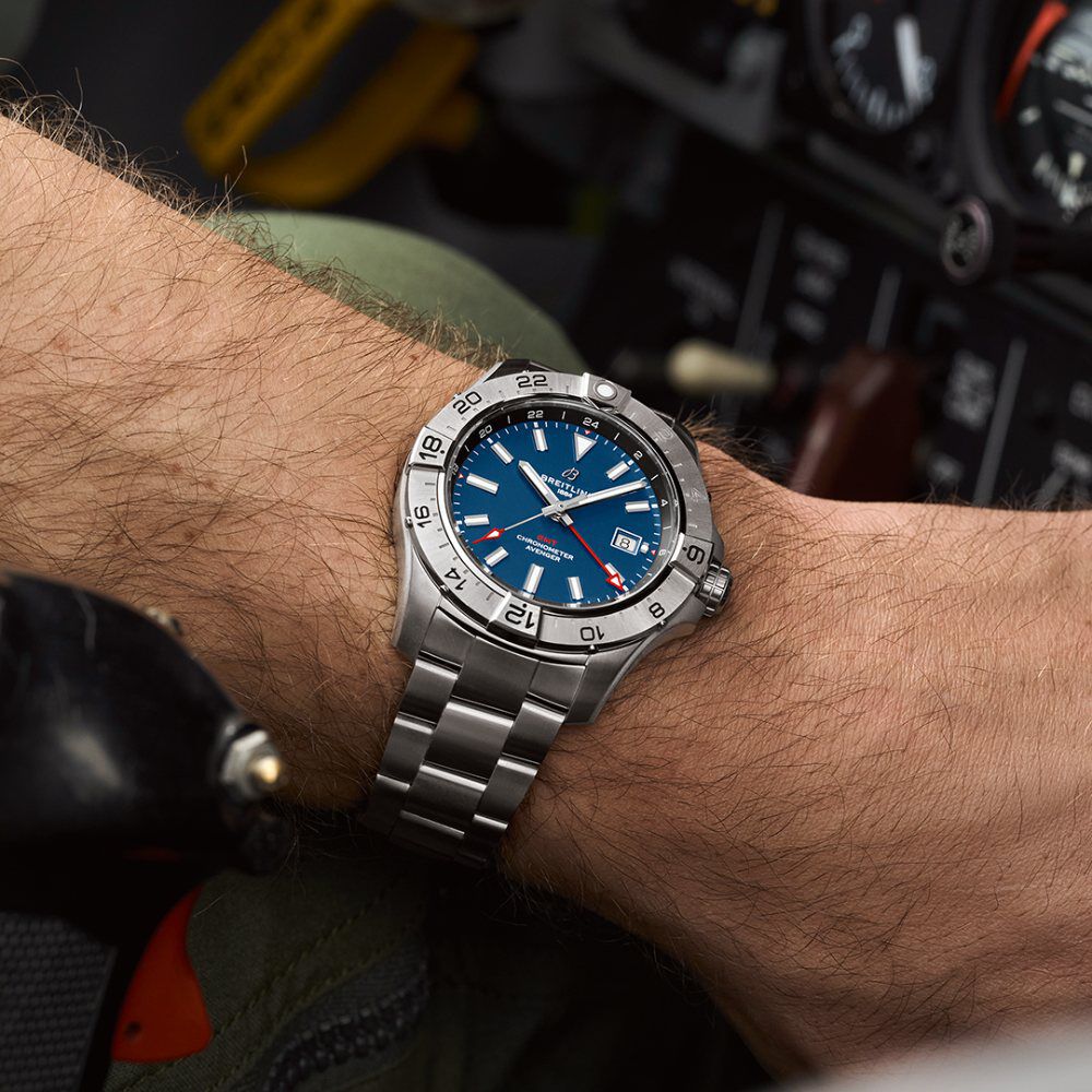 Breitling Avenger Automatic GMT 44mm Blue Dial & Stainless Steel Bracelet Watch image number 3
