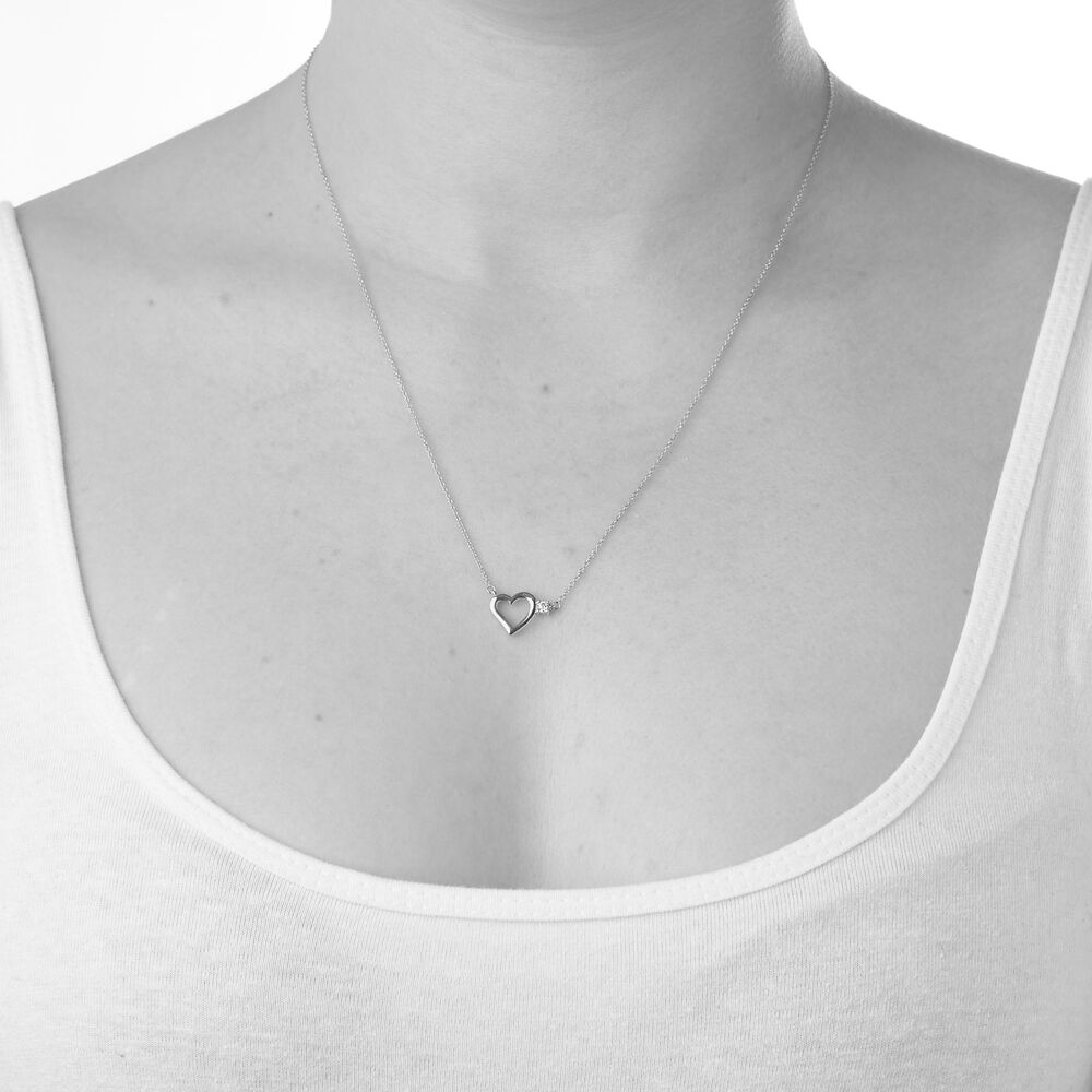 9ct Gold Cubic Zirconia Heart Necklace image number 3