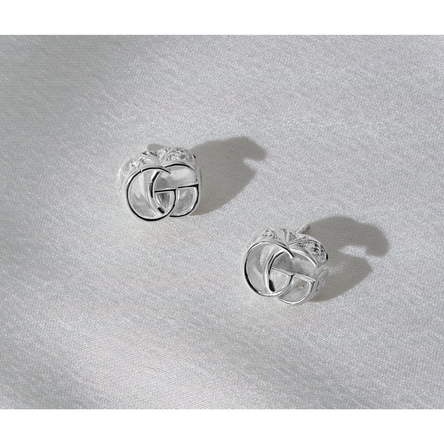 y♡⃛u Gucci GG-Marmont Shinny G Stud Earrings