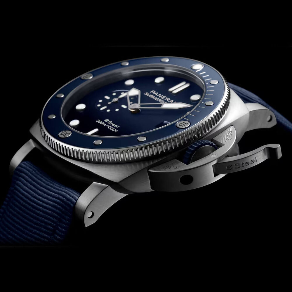 Panerai Submersible QuarantaQuattro ESteel™ Blu Profondo 44mm Blue Dial Strap Watch image number 4