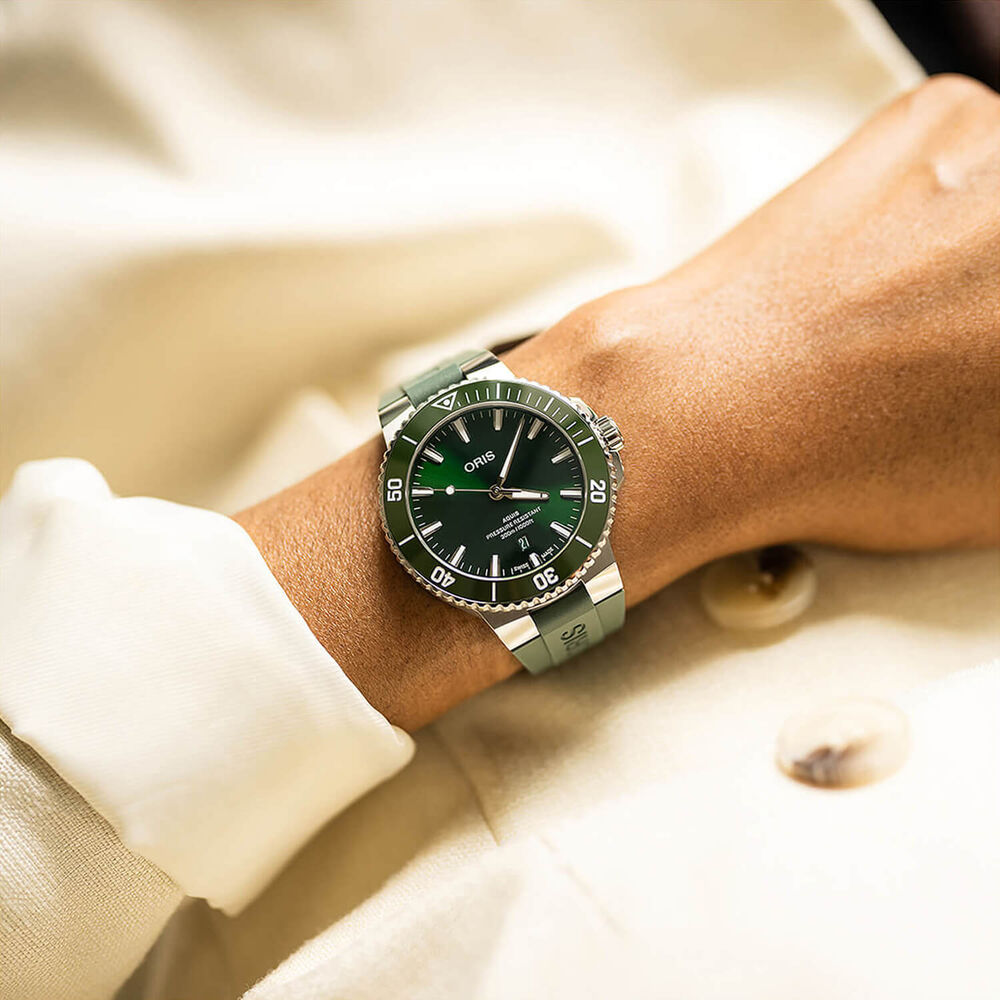 Oris Aquis Date 43.5mm Green Dial Rubber Strap Watch image number 5