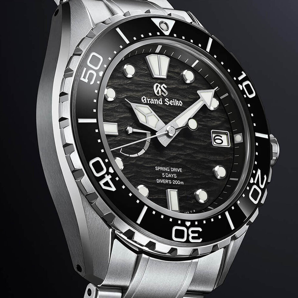 Grand Seiko Evolution 9 43.8m Black Dial Bracelet Watch image number 3