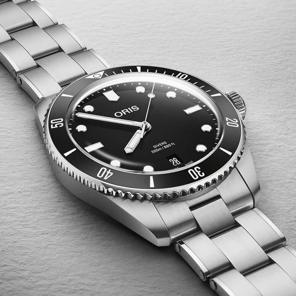 Oris Divers Date 39mm Black Dial Stainless Steel Bracelet & Black Rubber Strap Watch image number 2