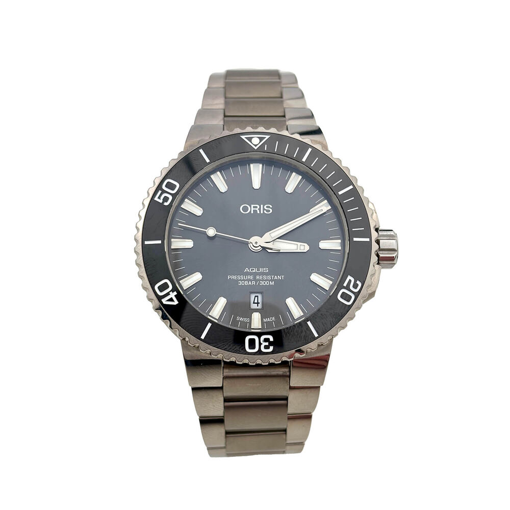 Pre-Owned Oris Aquis 43.5mm Silver Dial Titanium Bracelet Watch image number 0