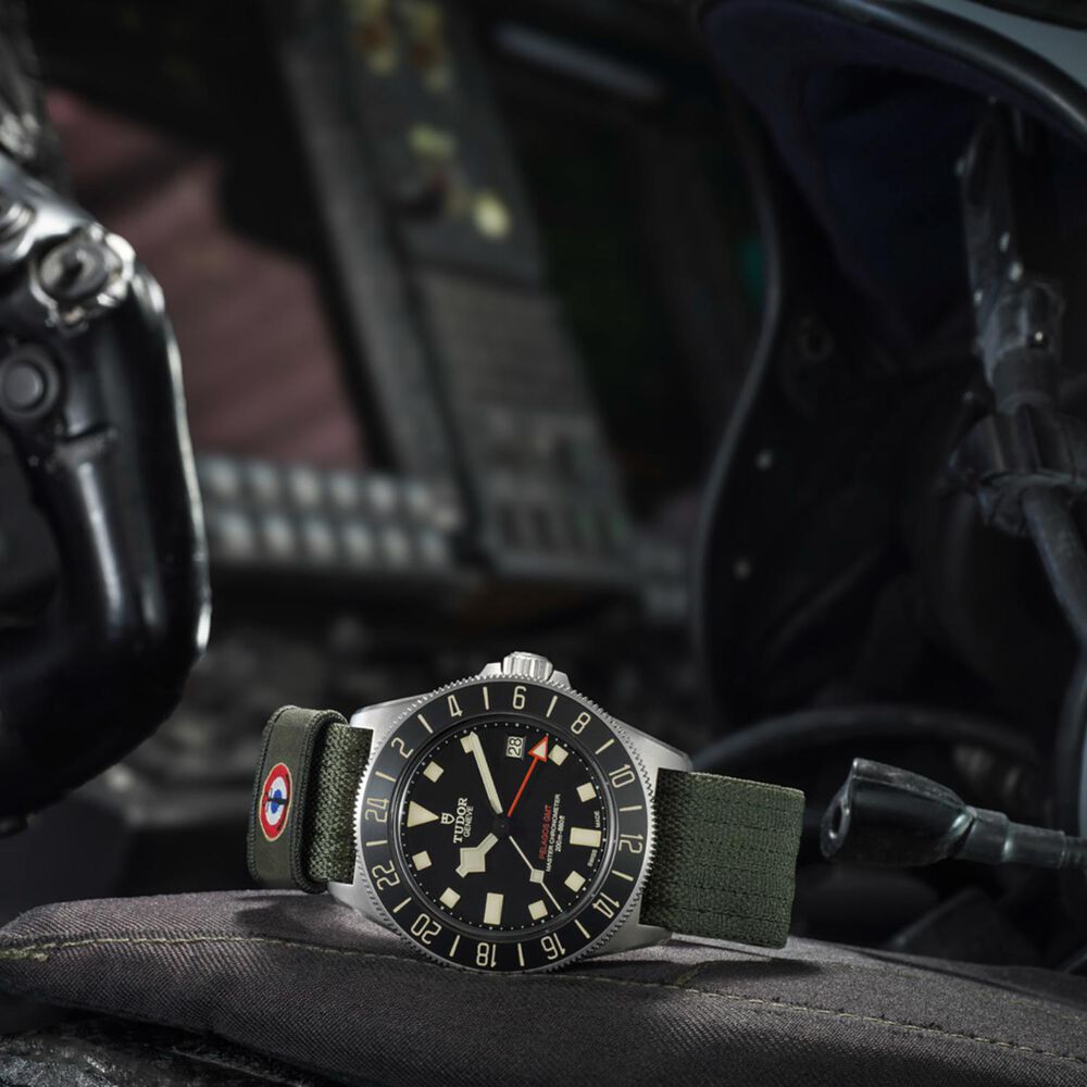 TUDOR Pelagos FXD GMT 42mm Matte Black Dial Green Fabric Strap Watch image number 8