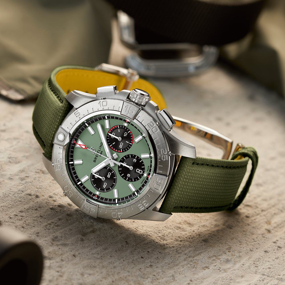 Breitling Avenger B01 Chronograph 44mm Green Dial & Green Leather Strap Watch image number 5