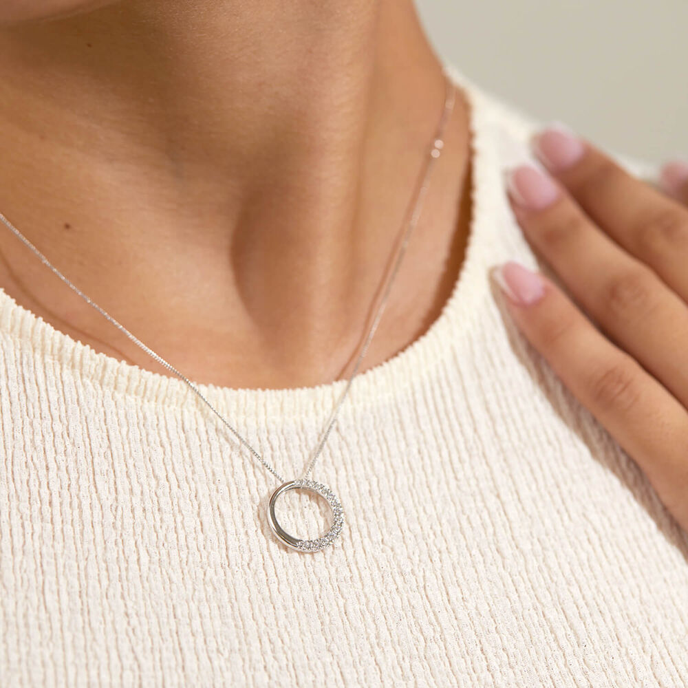 9ct White Gold 0.33ct Diamond Eternal Circle Pendant image number 5