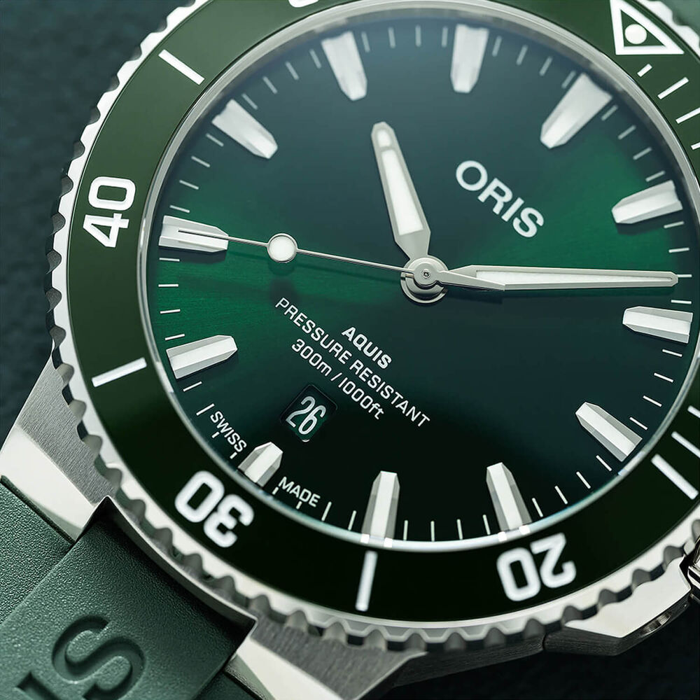 Oris Aquis Date 43.5mm Green Dial Rubber Strap Watch image number 2