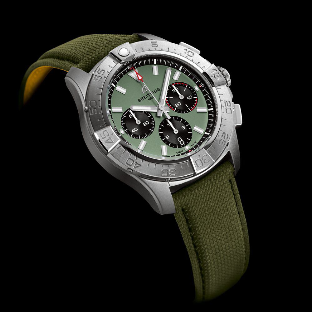 Breitling Avenger B01 Chronograph 44mm Green Dial & Green Leather Strap Watch image number 2