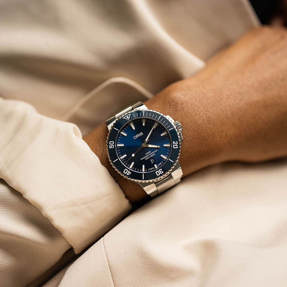 Oris Aquis Date 43.5mm Blue Dial Stainless Steel Bracelet Watch image number 6
