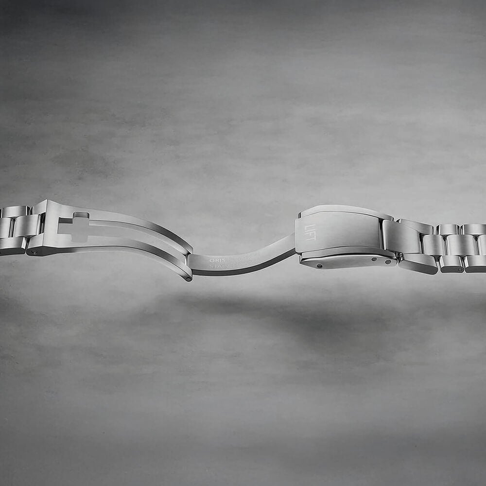 Oris ProPilot Date 41mm Black Dial Stainless Steel Bracelet Watch image number 9