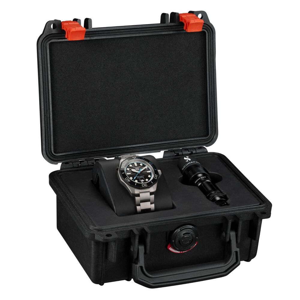 TAG Heuer Aquaracer Professional 500 Date 42mm Blue Details Titanium Bracelet Watch