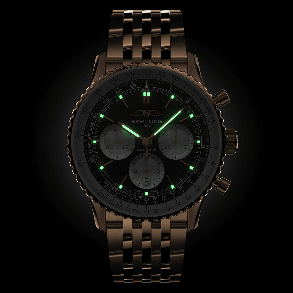 Breitling 18ct Navitimer B01 Chronograph 43 Black Dial 18ct Red Gold Bracelet Watch image number 4