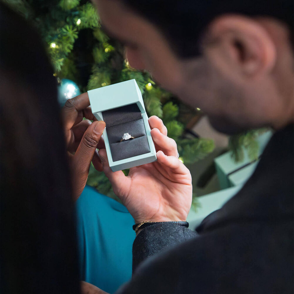 Born 18ct Yellow Gold 1.86ct Lab Grown Emerald Centre & Trapezoid Shaped Sides Diamond Ring image number 6