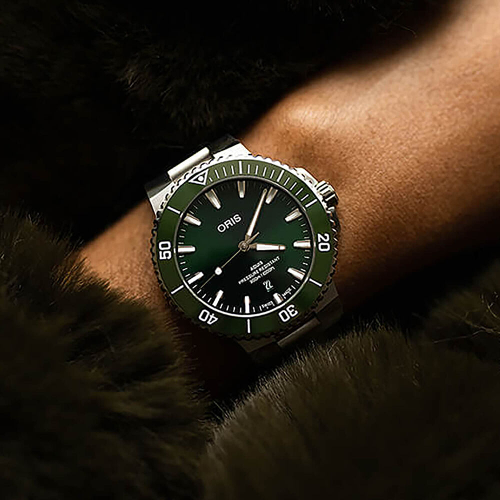 Oris Aquis Date 43.5mm Green Dial Stainless Steel Bracelet Watch image number 6