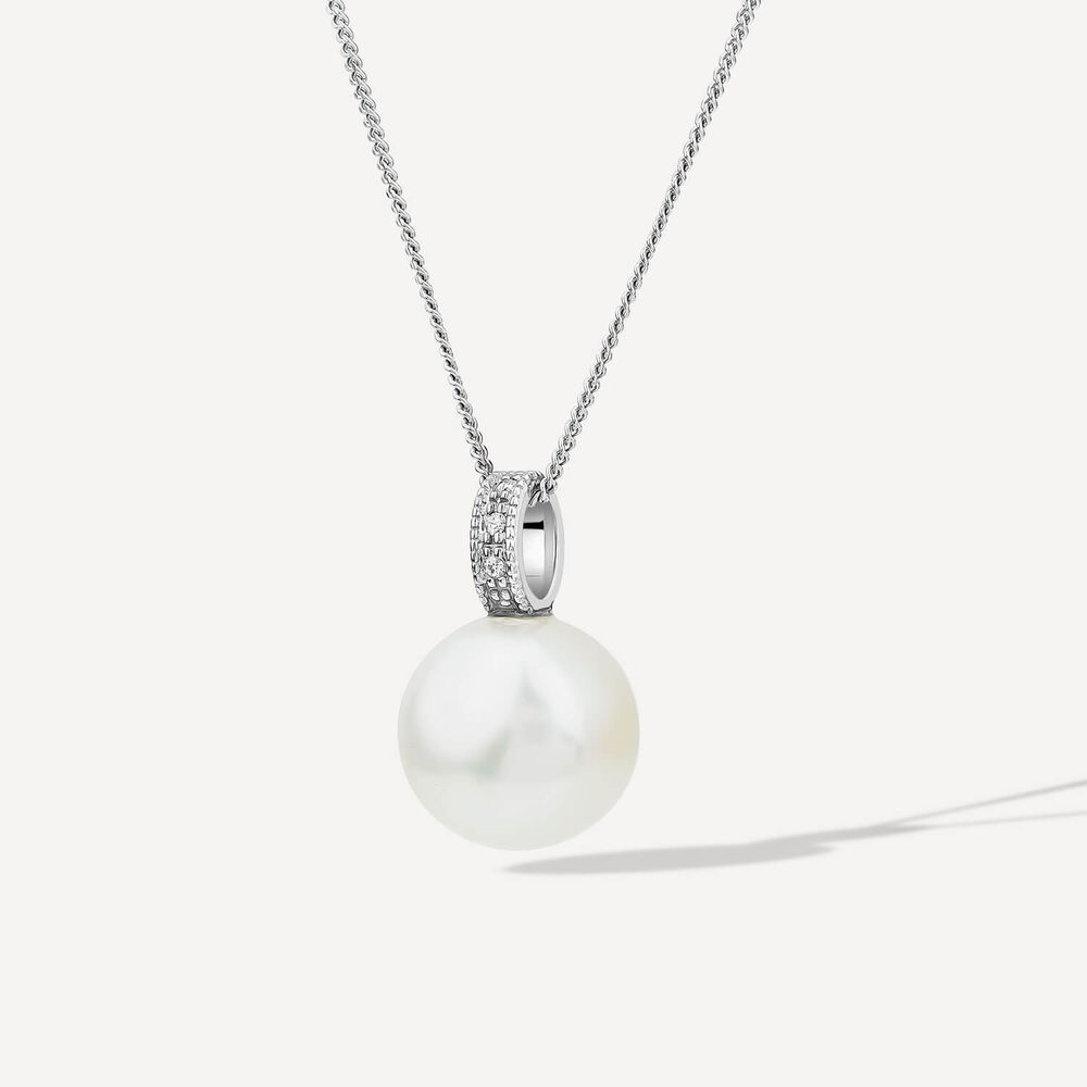 9ct White Gold Freshwater Pearl & 0.01ct Diamond Set Loop Pendant
