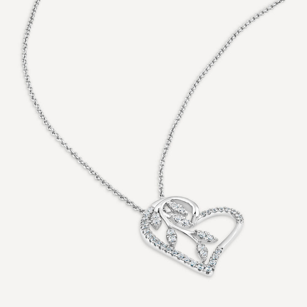 9ct White Gold 0.25ct Diamond Petal Centre Heart Pendant image number 3