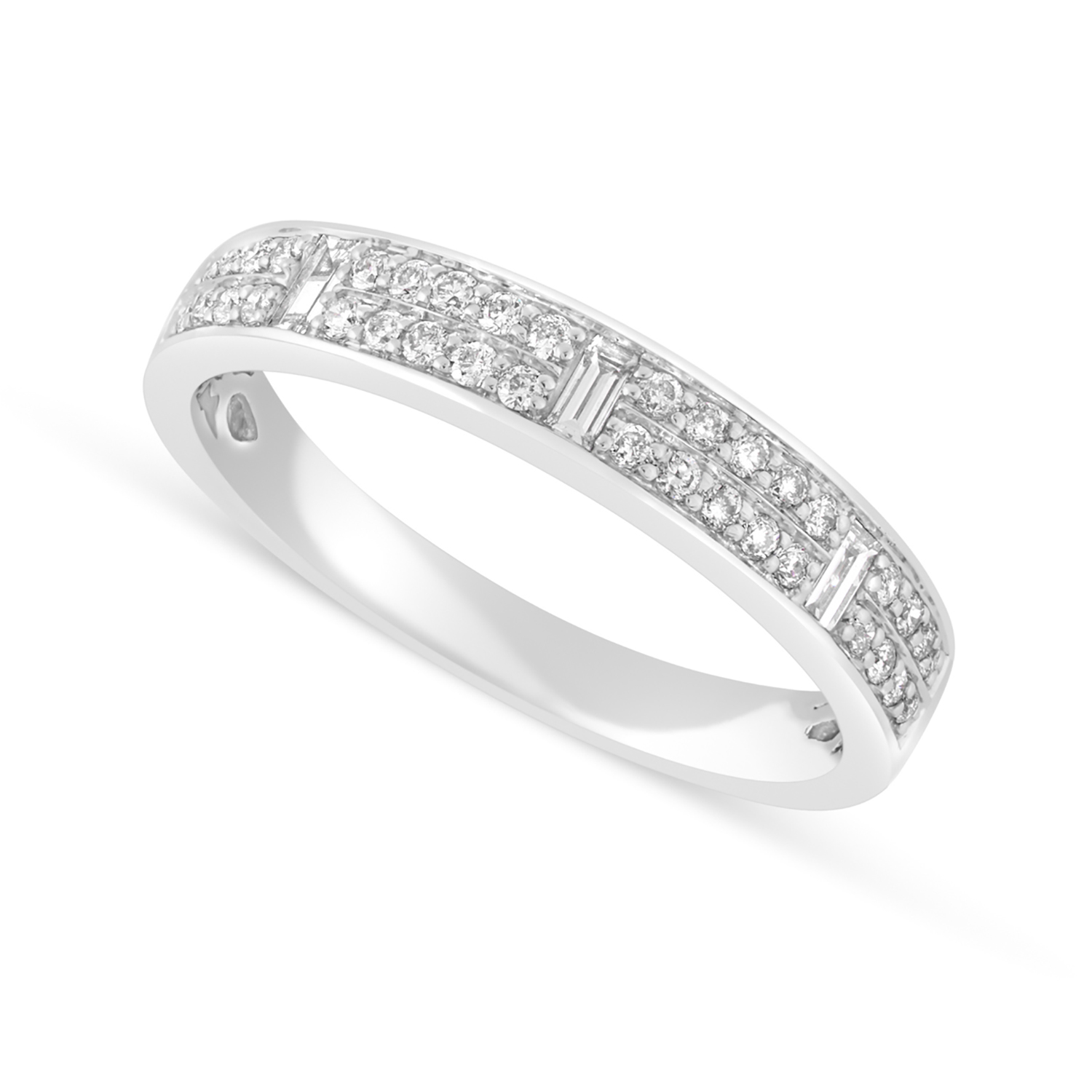 18ct Gold 0.28 Carat Round Brilliant & Baguette Diamond 3mm Wedding Ring Ladies Size: P